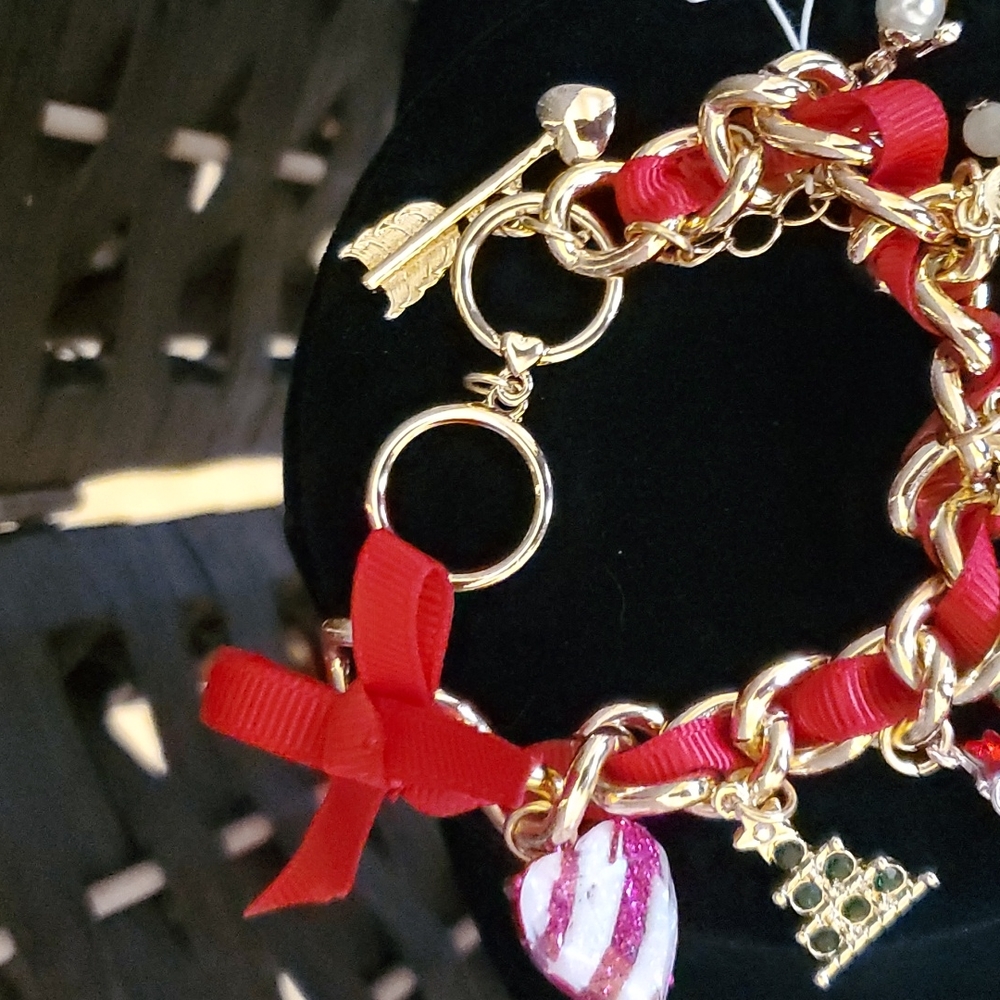 Betsey Johnson Christmas Holiday Bracelet - Picture 4 of 7